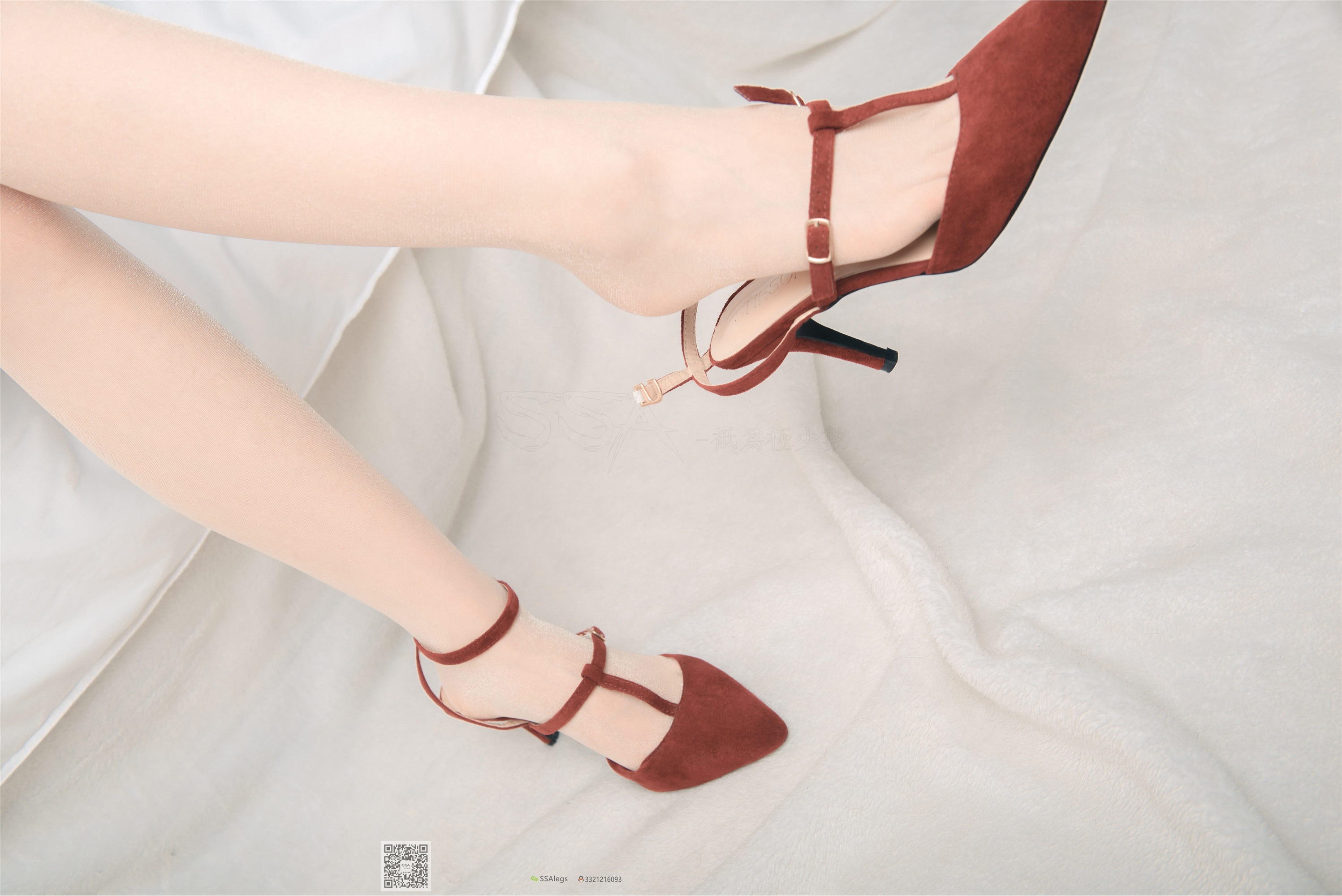 SSA丝社 NO.014 小琪琪 闪光开裆丝袜的另一种演绎